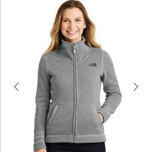The North Face Ladies 1/2 Zip Pullover Fleece